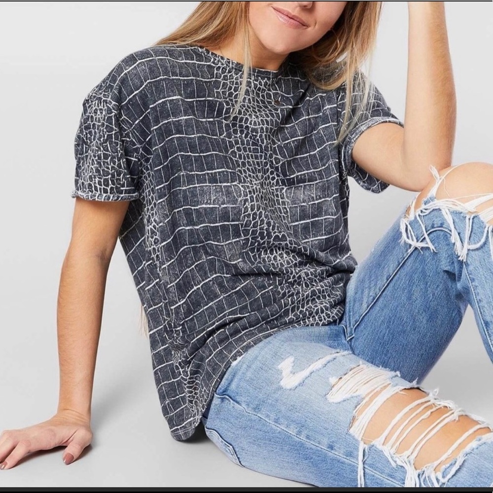 #581 Free People - We The Free Clarity Tee Shirt -Snake Skin Print Sz- Small